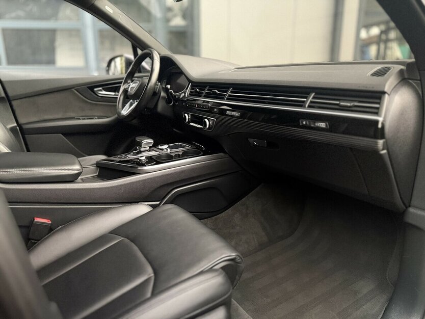 Audi Q7 3.0 TDI e-tron quattro / Panorama / Kamera 179.000 km 31.500 € Mönchengladbach 41066