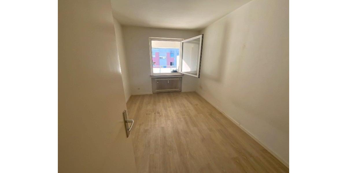 Etagenwohnung Solingen Central - 3 Zimmer, 81 m&sup2;, 639&euro; | Angebot:25416426