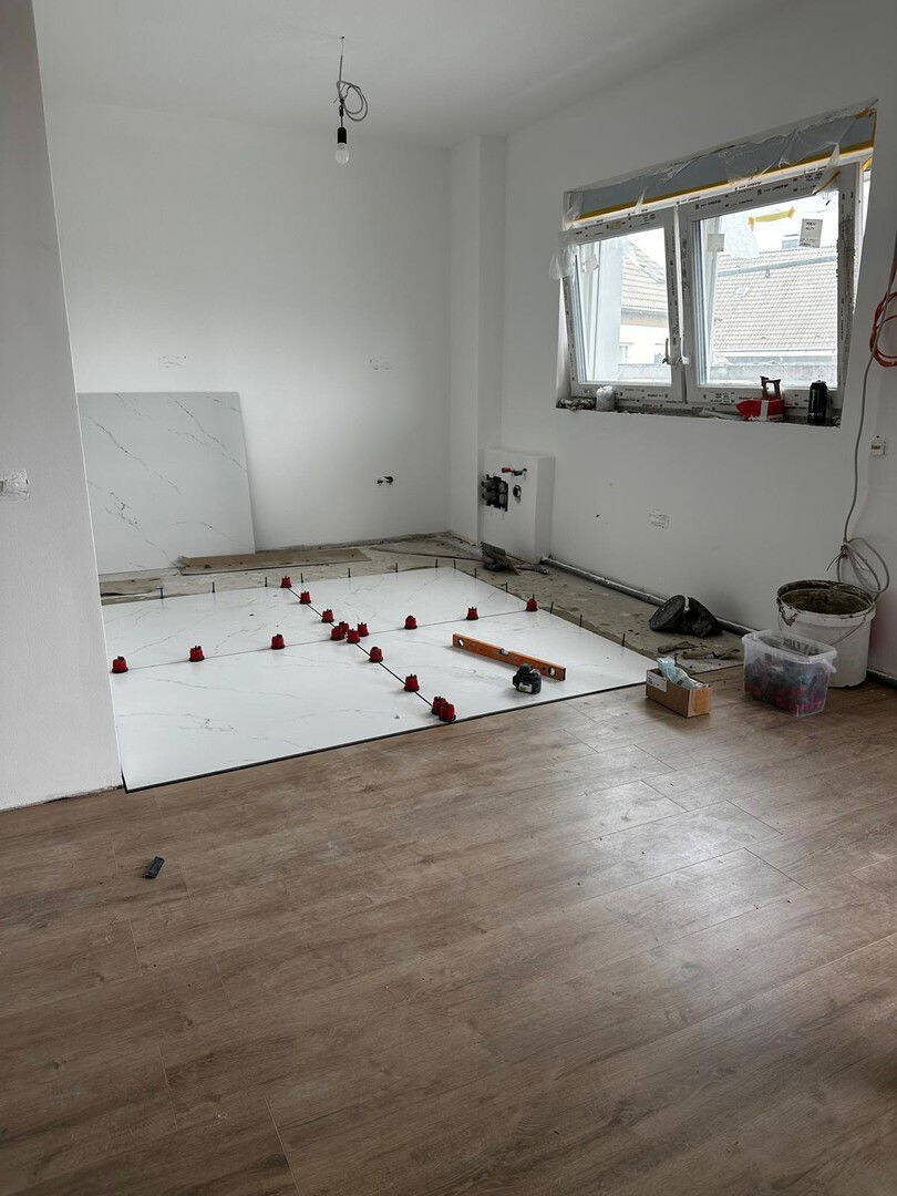 4 Zimmer-Wohnung mit Balkon, Barrierefrei, Aufzug, mit günstigen Sonnen-Energie (A+)