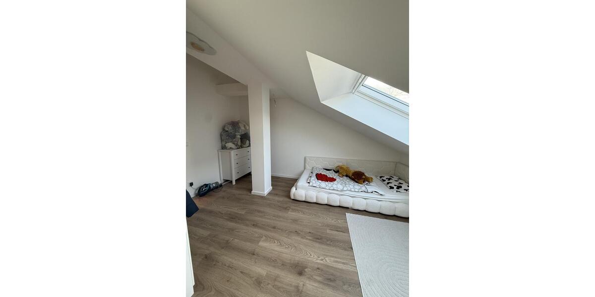 Maisonettenwohnung Düsseldorf Stadtbezirk 9 - 5 Zimmer, 125 m&sup2;, 1.800&euro; | Angebot:26194304