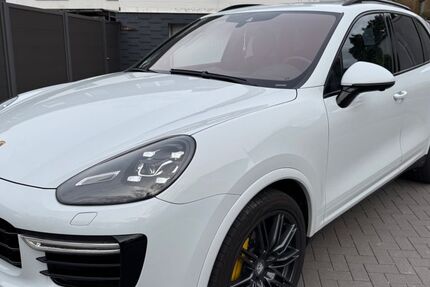 Porsche Cayenne 84.000 km 56.900 &euro; Remscheid 42857
