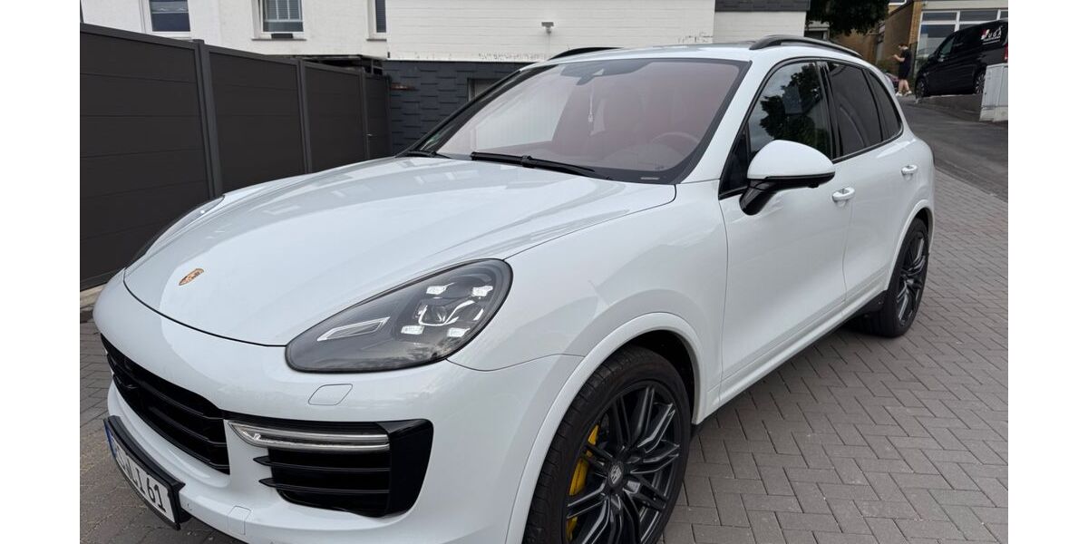 Porsche Cayenne 84.000 km 56.900 &euro; Remscheid 42857