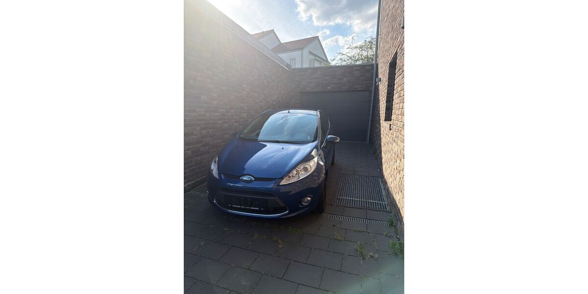 Ford Fiesta 97.210 km 3.290 &euro; Dormagen 41542