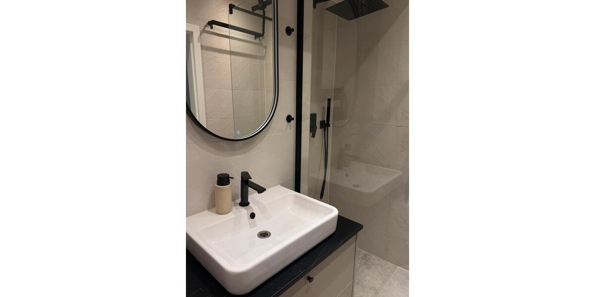 Frisch renovierte, möblierte Wohnung mit Balkon (Zwischenmiete) 2 zimmer