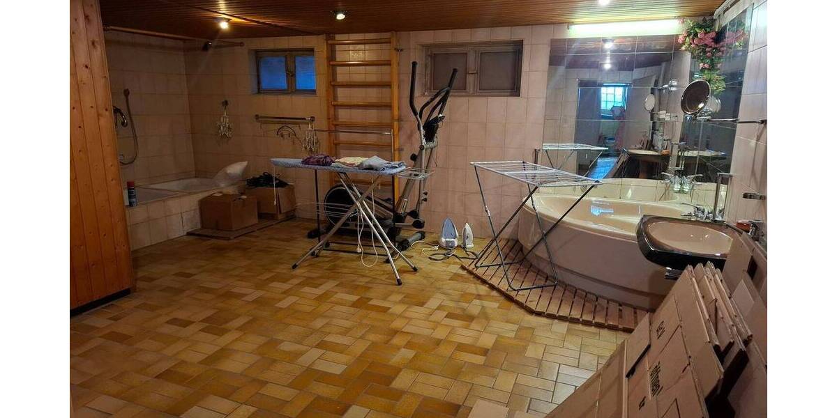 Freistehendes Ein-Zweifamilienhaus mit Garten, Sauna und Kellerbar in ruhiger Sackgasse in Moers-Kapellen zimmer