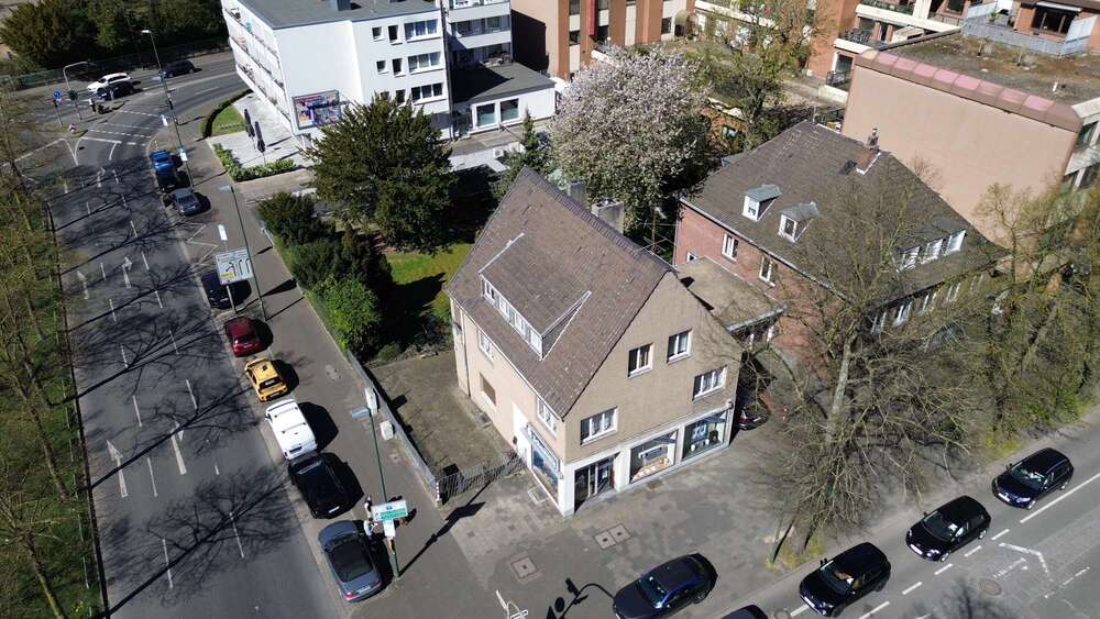 Haus zum Kaufen in Düsseldorf 970.000 € 360 m² 11 zimmer