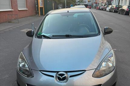 Mazda 2 176.900 km 3.390 &euro; Düsseldorf 41217