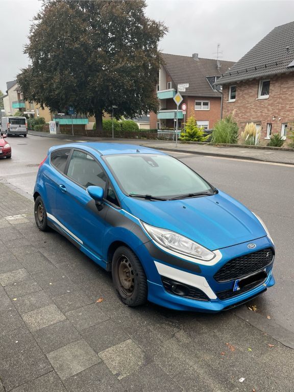 Ford Fiesta 105.000 km 5.000 € Remscheid 42853