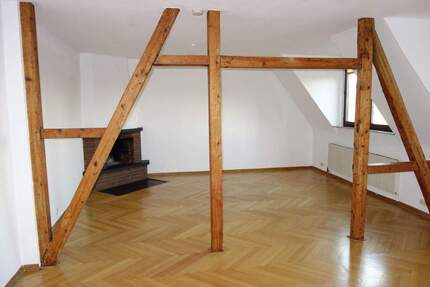 URDENBACH ALTBAU BEZUGSFREI KAMIN PARKETT GROßE KÜCHE GROßES BAD GROßER BALKON + 50 QM SPITZBODEN 3 zimmer