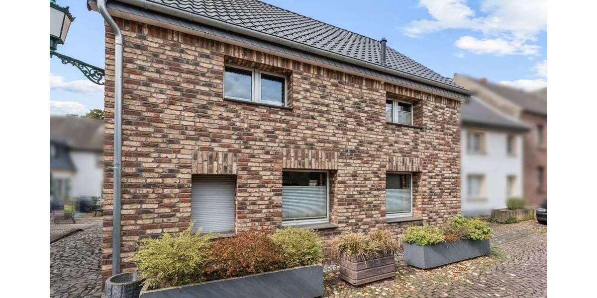 Haus zum Kaufen in Dormagen 699.000 € 233.99 m² 8 zimmer