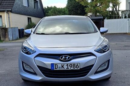 Hyundai i30 99.915 km 7.700 &euro; Düsseldorf 40627