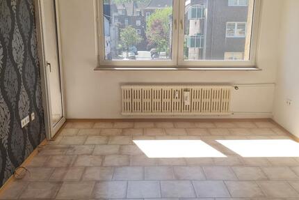 4-Zimmer-Wohnung im 2. OG mit Balkon zu vermieten! 1 Nettokaltmiete frei (2. Monat) 4 zimmer