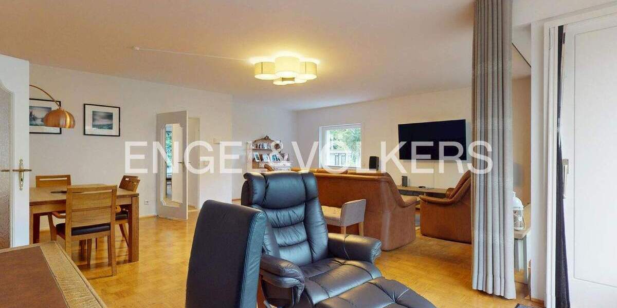 Einziehen und Wohlfühlen, zentral gelegen und direkt am Stadtwald 4 zimmer