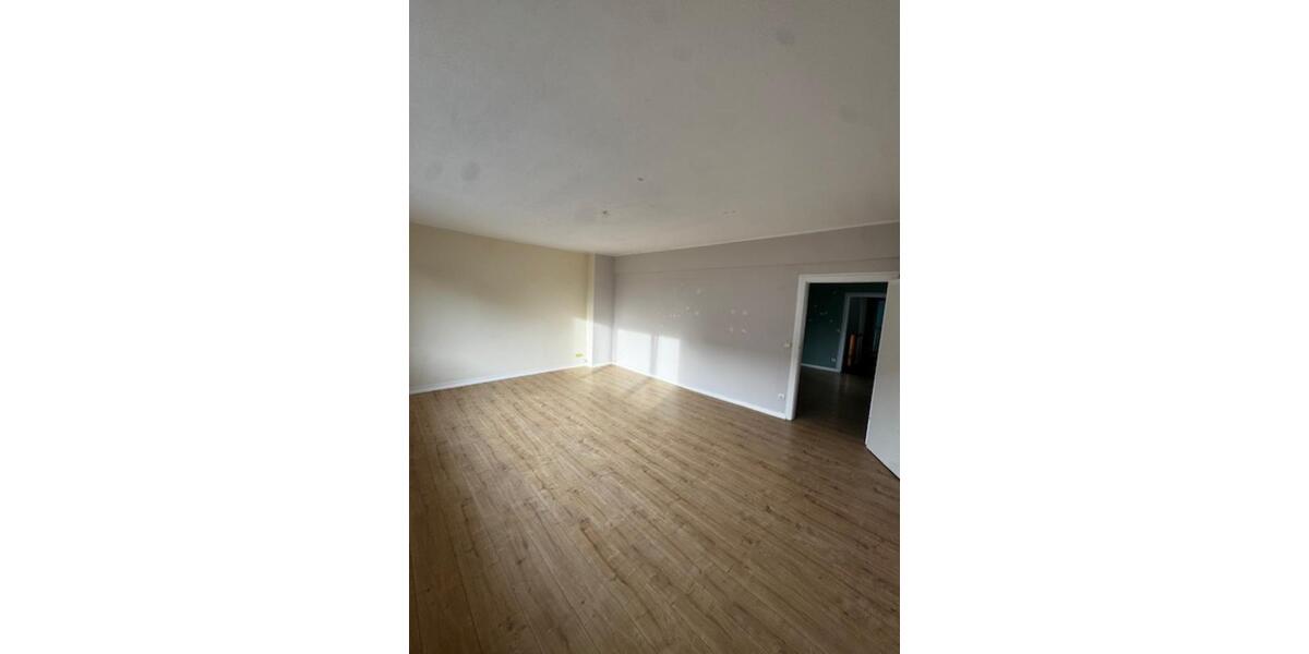 Wohn- und geschäftshaus mit Garagen in Duisburg Buchholz 12 zimmer