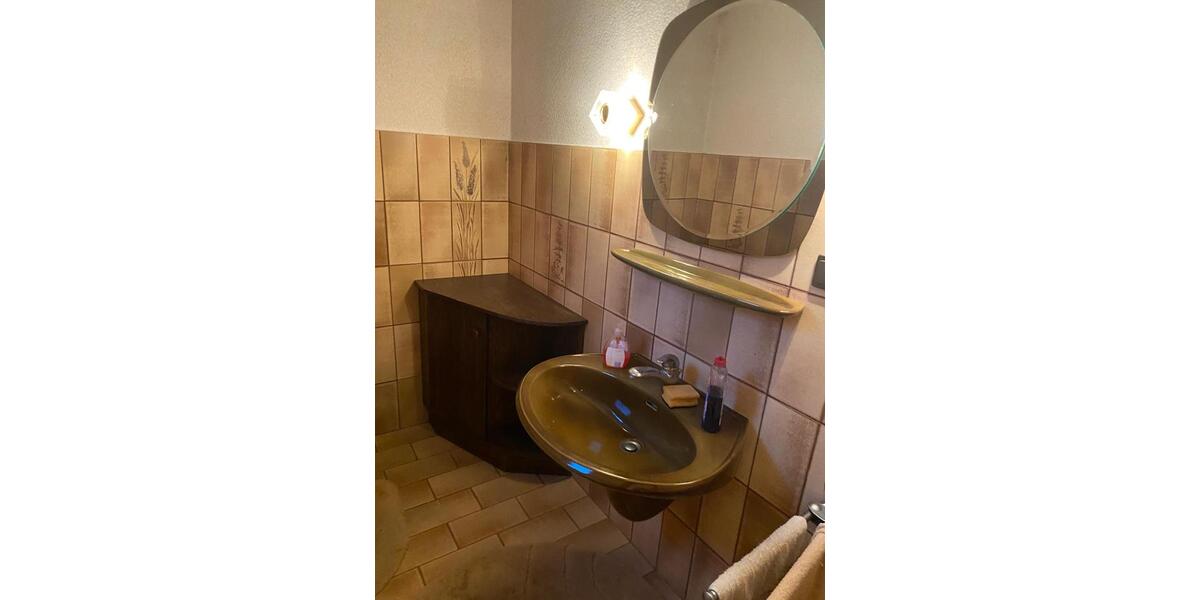 vollmöblierte Doppelhaushälfte auf einem 1200 m² Grundstück 6 zimmer