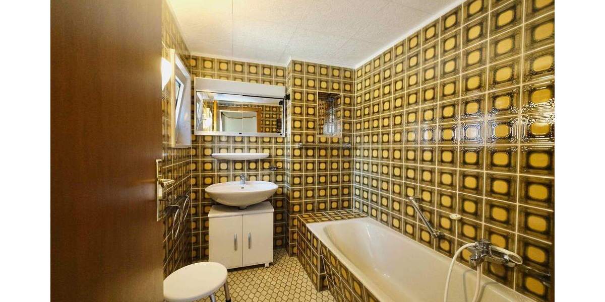 Familienfreundlich wohnen auf großem Grundstück in Reuschenberg 5 zimmer