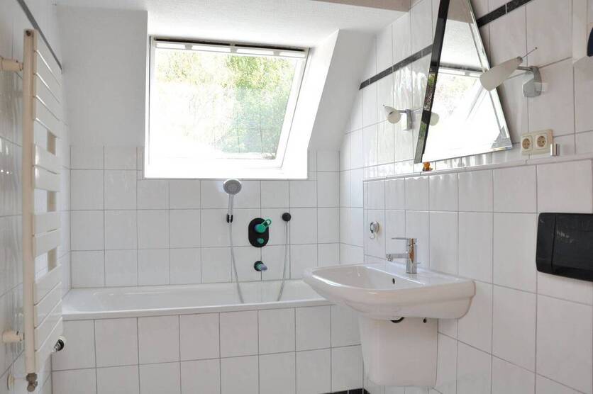 Stilvolles Generationenhaus: DHH, 7 Zimmer, 3 Bäder, großer Garten, Stellplatz