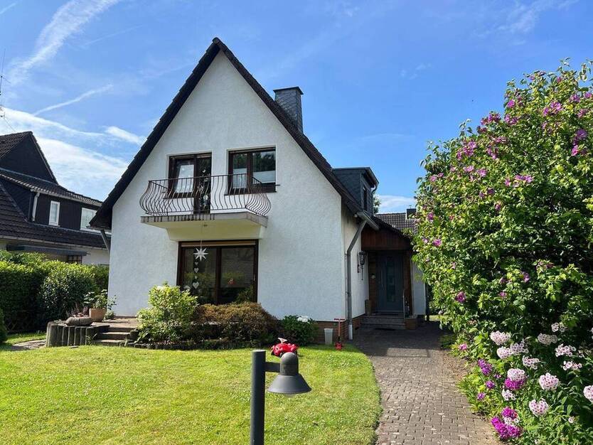 Freistehendes Einfamilienhaus mit Gartenidylle in beliebtem Wohngebiet