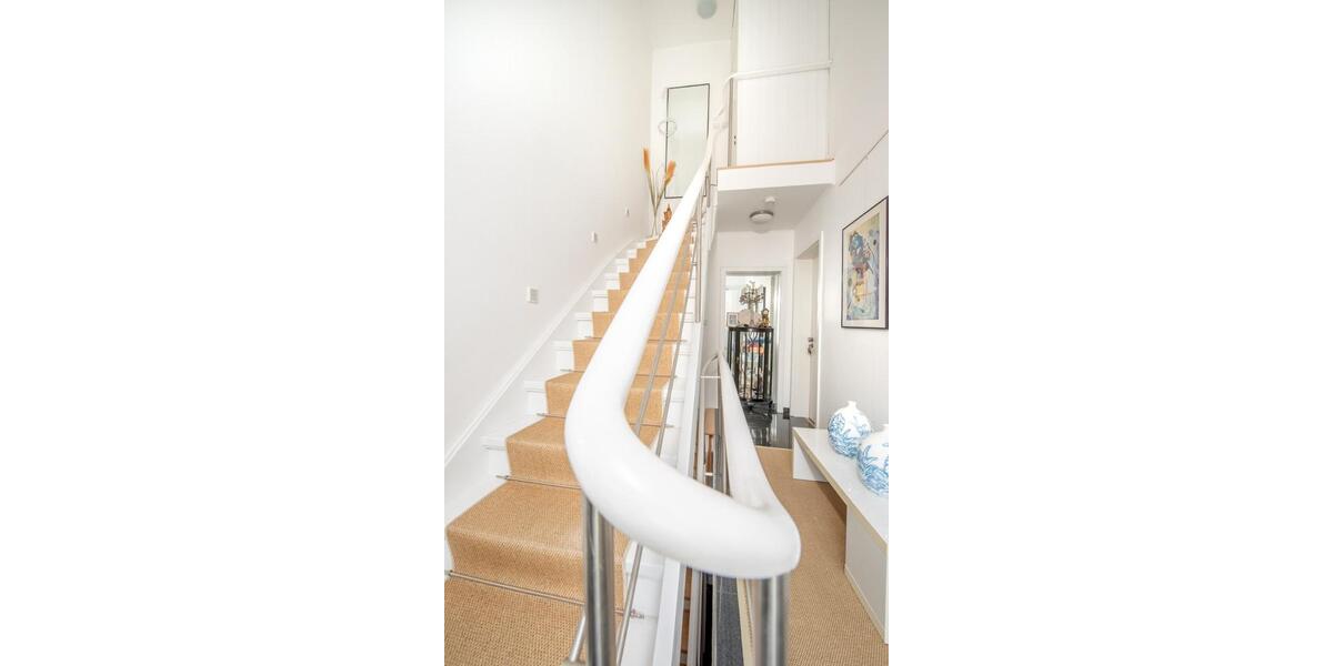 Dachgeschoßwohnung Düsseldorf Stadtbezirk 9 - 2 Zimmer, 60 m&sup2;, 1.200&euro; | Angebot:26060208