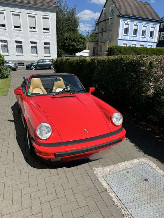 911
