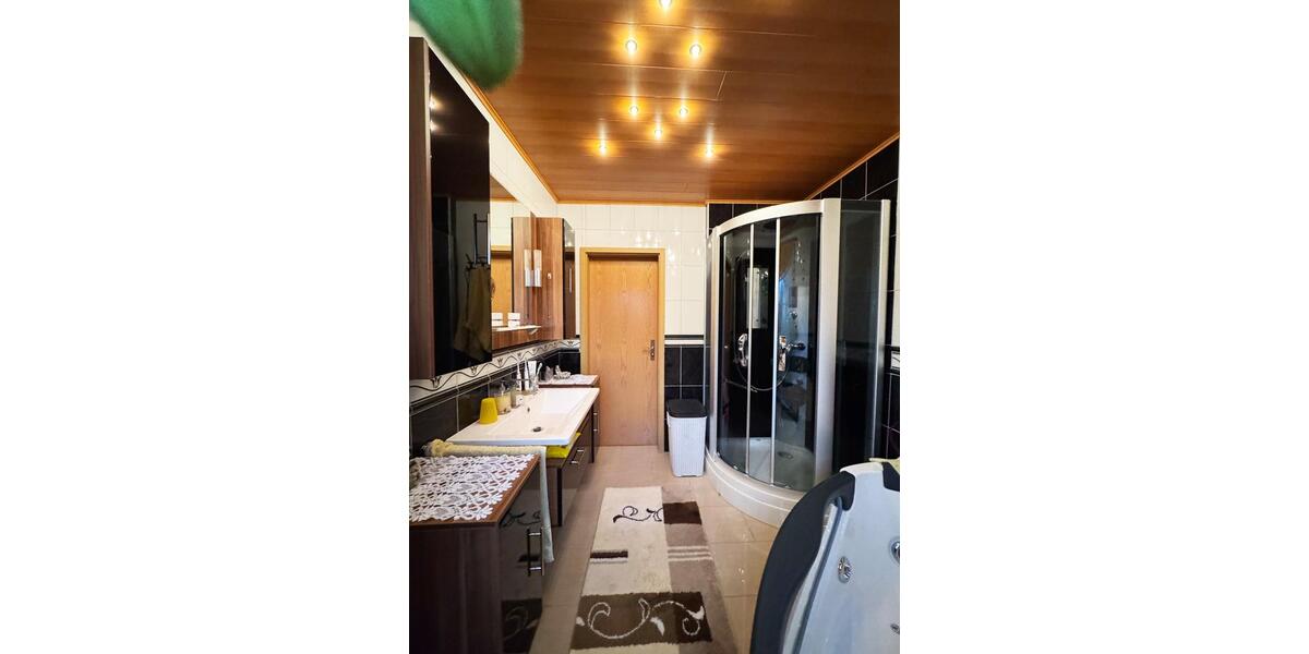 Gepflegtes Familienhaus mit Garten und PV-Anlage in Neuss 6 zimmer