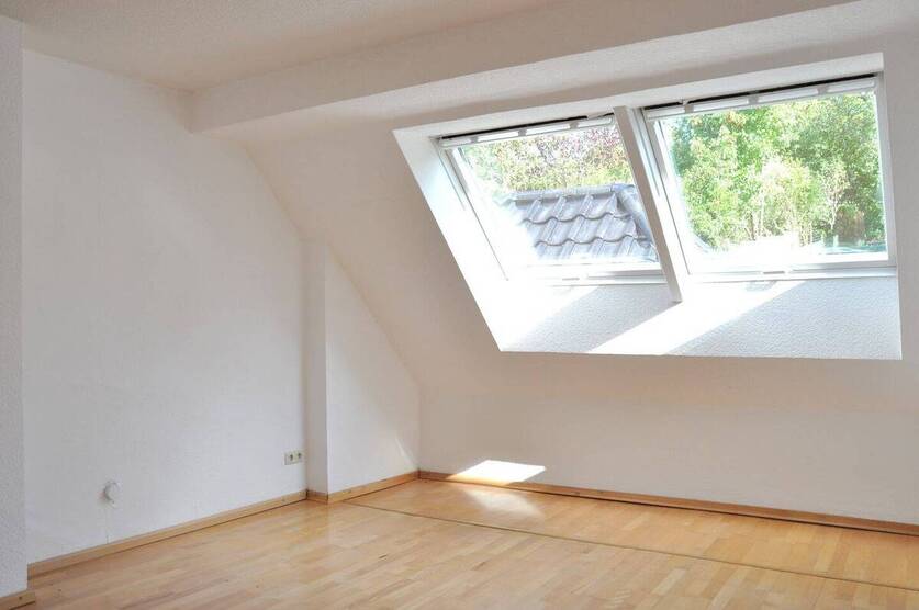 Stilvolles Generationenhaus: DHH, 7 Zimmer, 3 Bäder, großer Garten, Stellplatz