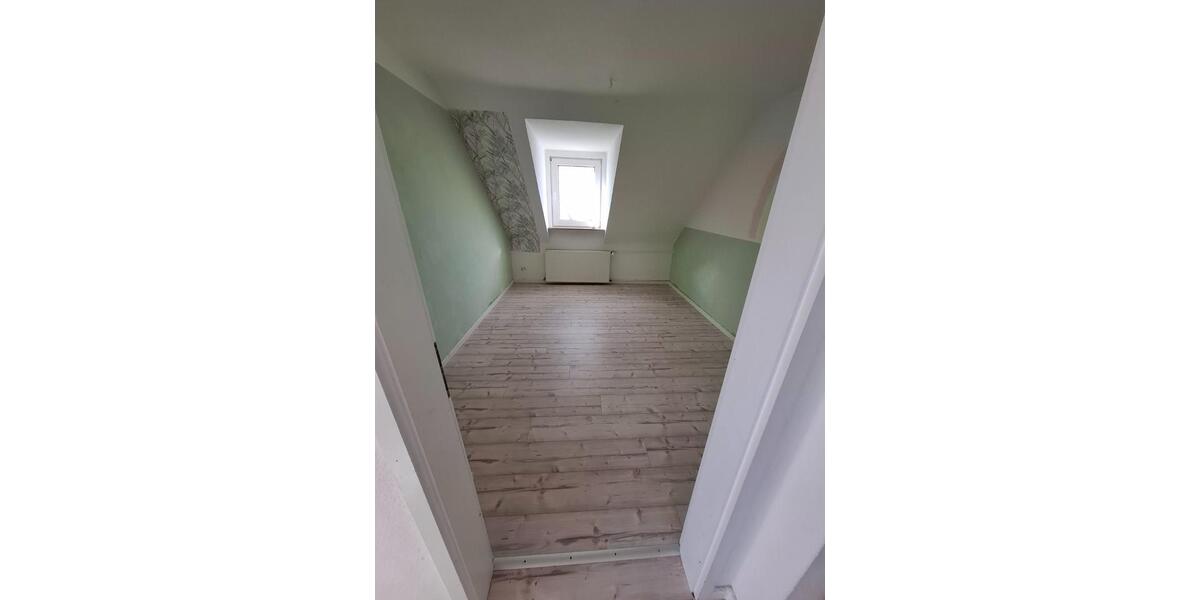 Große 4 Zimmer DG Wohnung inkl. Küche- 98m² 4 zimmer