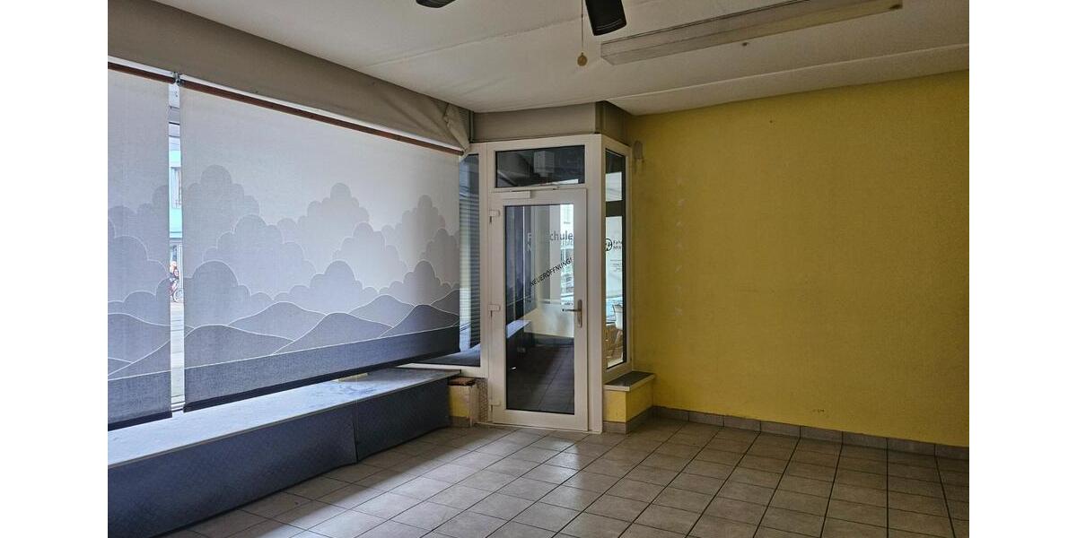 Krefeld-City: Ladenlokal für Einzelhandel Büro Dienstleistung zimmer