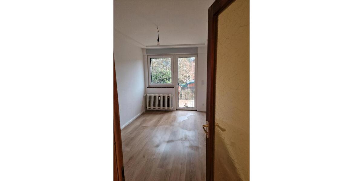 Erstbezug nach Sanierung – 4-Zimmer-Wohnung mit großem Balkon 4 zimmer