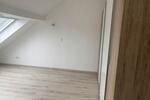Sehr schöne DG-Wohnung 60 qm Neu Renoviert, Küche 2 zimmer