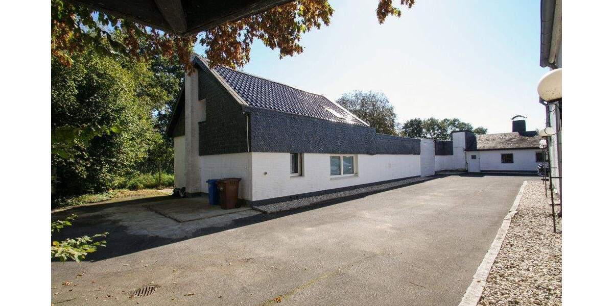 Imposantes Landhaus mit diversen Nebengebäuden 7 zimmer