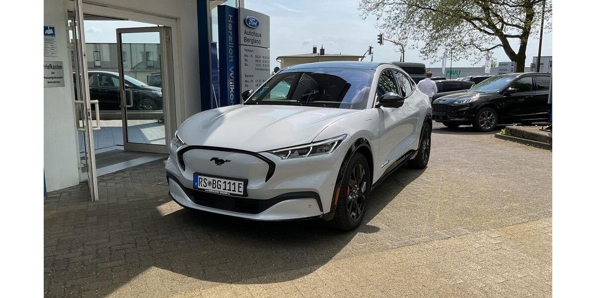 Ford Mustang Mach-E 9.900 km 47.700 &euro; Remscheid 42855