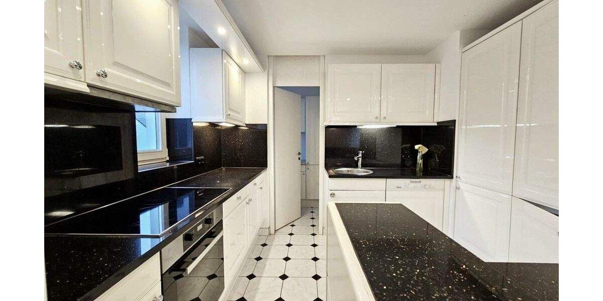 Hochwertige Komfortzone im Herzen von Ohligs mit Aufzug, Einbauküche, Garage 3 zimmer