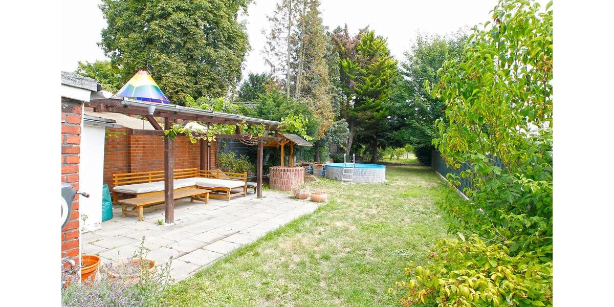 Kernsaniertes Haus mit großem Garten in NE-Holzheim 6 zimmer