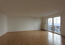 EXKLUSIV NÄHE OBERKASSELHEERDT WEIßES BAD LAMINAT GROßES WOHNZimmer RENOVIERT GARAGE VERMIETET