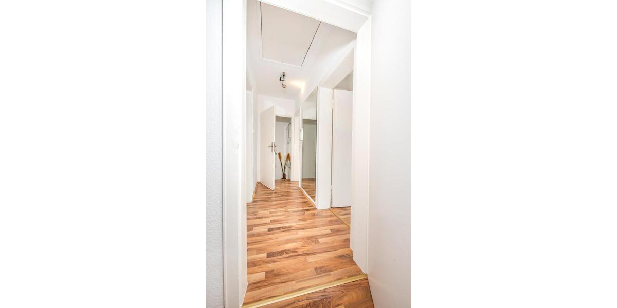 Dachgeschoßwohnung Düsseldorf Stadtbezirk 9 - 2 Zimmer, 60 m&sup2;, 1.200&euro; | Angebot:26060208