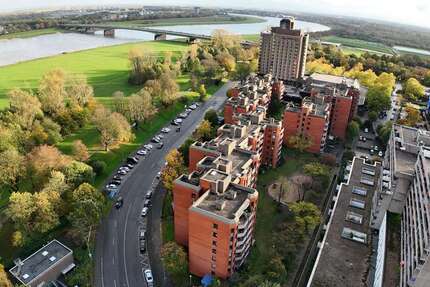 Wohnung zum Kaufen in Neuss 160.000 € 79.6 m² 3 zimmer