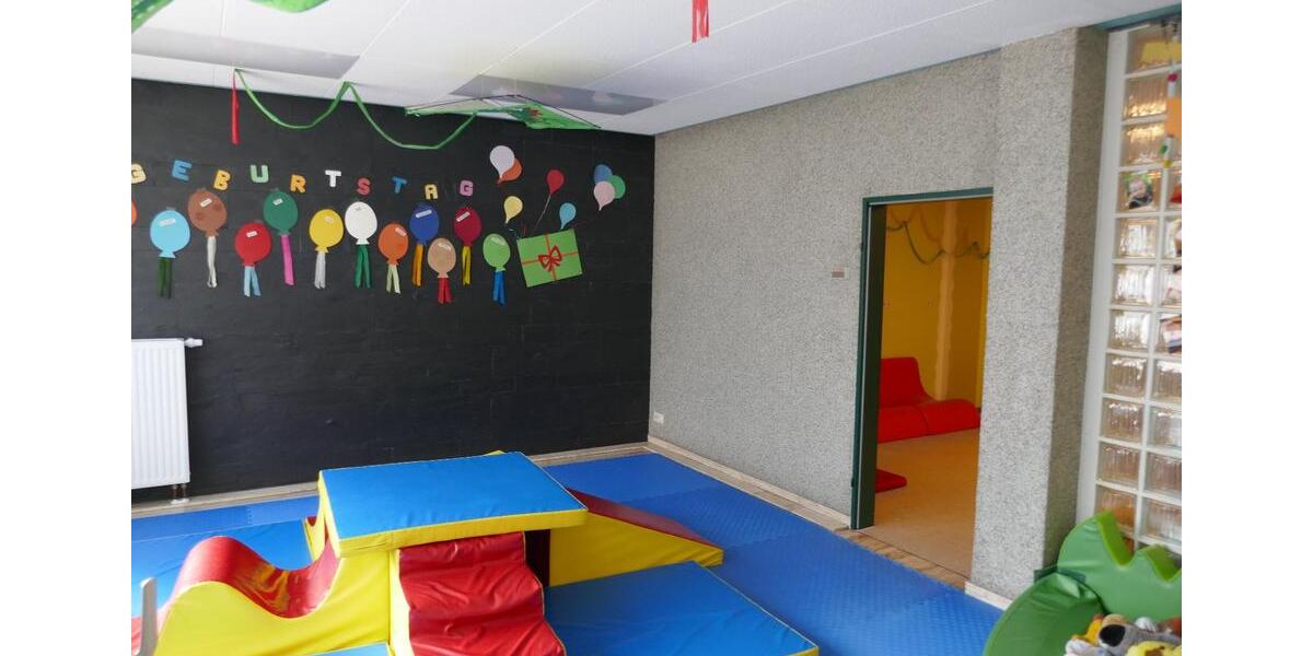 5 große helle Räume Parterre zentrumsnah, Garten und Parkplätze zimmer