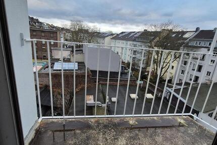 Appartement neu zentral günstig zur Uni und Innenstadt mit kleinem Balkon zimmer