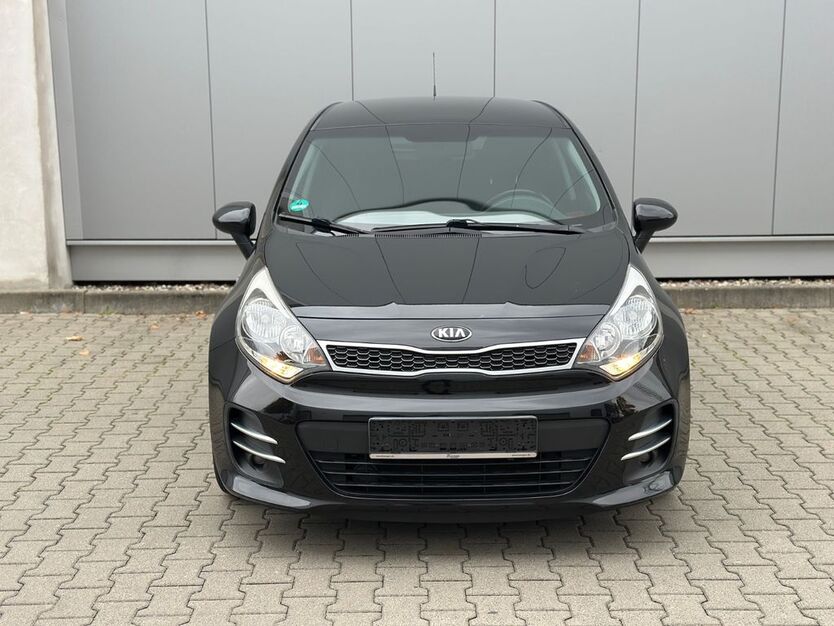 Kia Rio 89.000 km 6.990 € Düsseldorf - Bezirk 8 40231