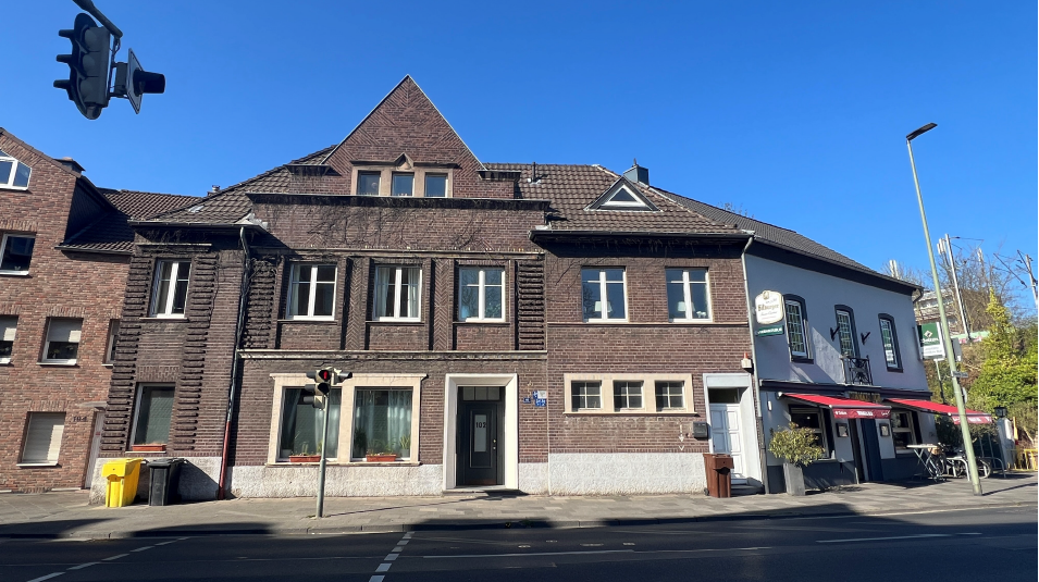 Etagenwohnung Neuss Stadionviertel - 5 Zimmer, 219 m&sup2;, 250.000&euro; | Angebot:26116418