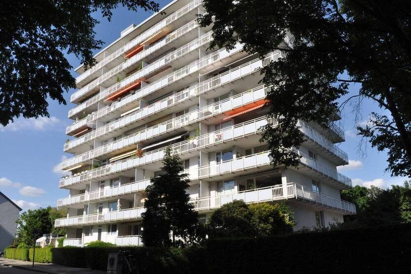 Familien aufgepasst: Wunderschöne 4. Zi.-Wohnung mit Sonnenbalkon und Lift
