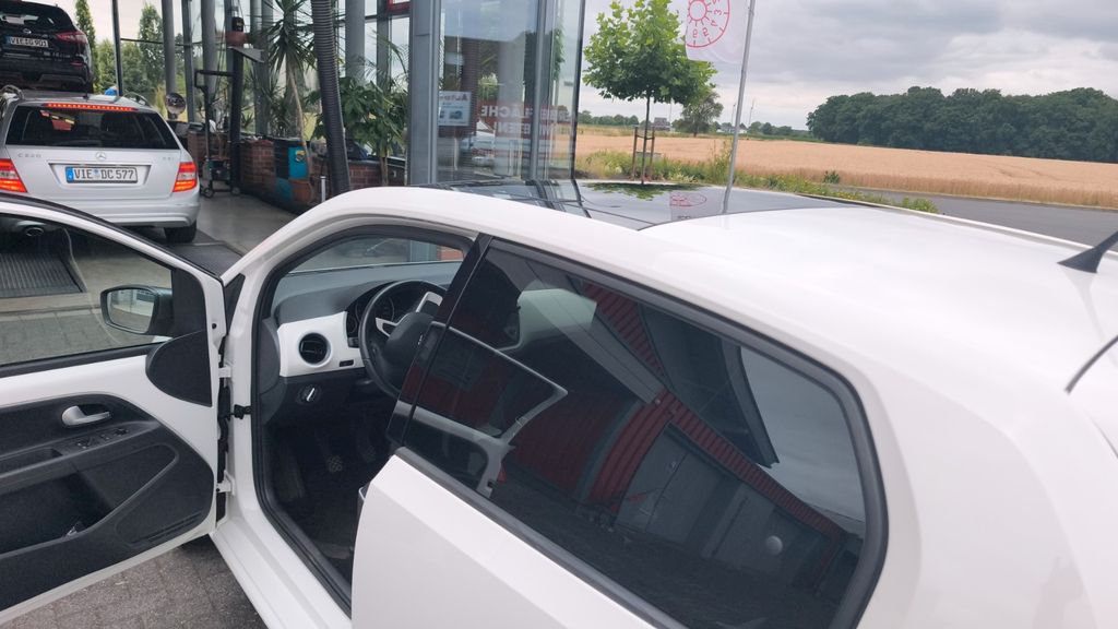 Seat Mii 37.950 km 8.300 &euro; Mönchengladbach 41199
