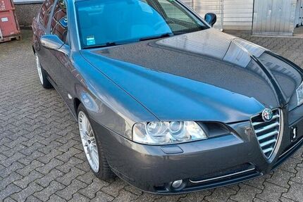 Alfa Romeo 166