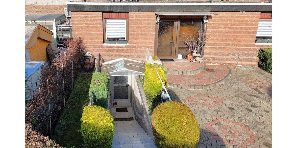 Raumwunder ! Hier ist Platz für alle im Zweifamilienhaus im Neusser Süden 8 zimmer