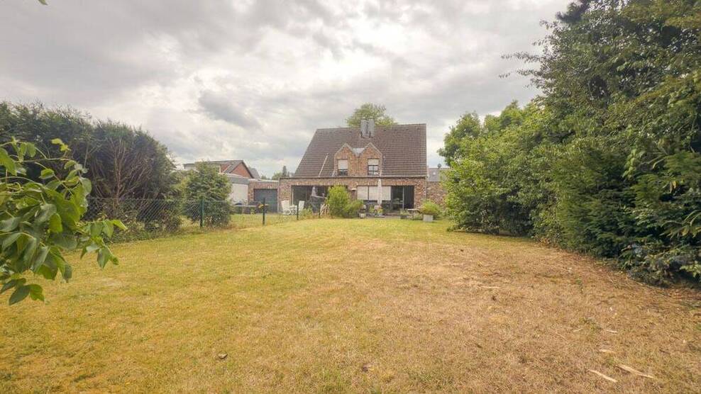 Familienfreundliche Doppelhaushälfte mit viel Platz und Garten in Düsseldorf-Stockum