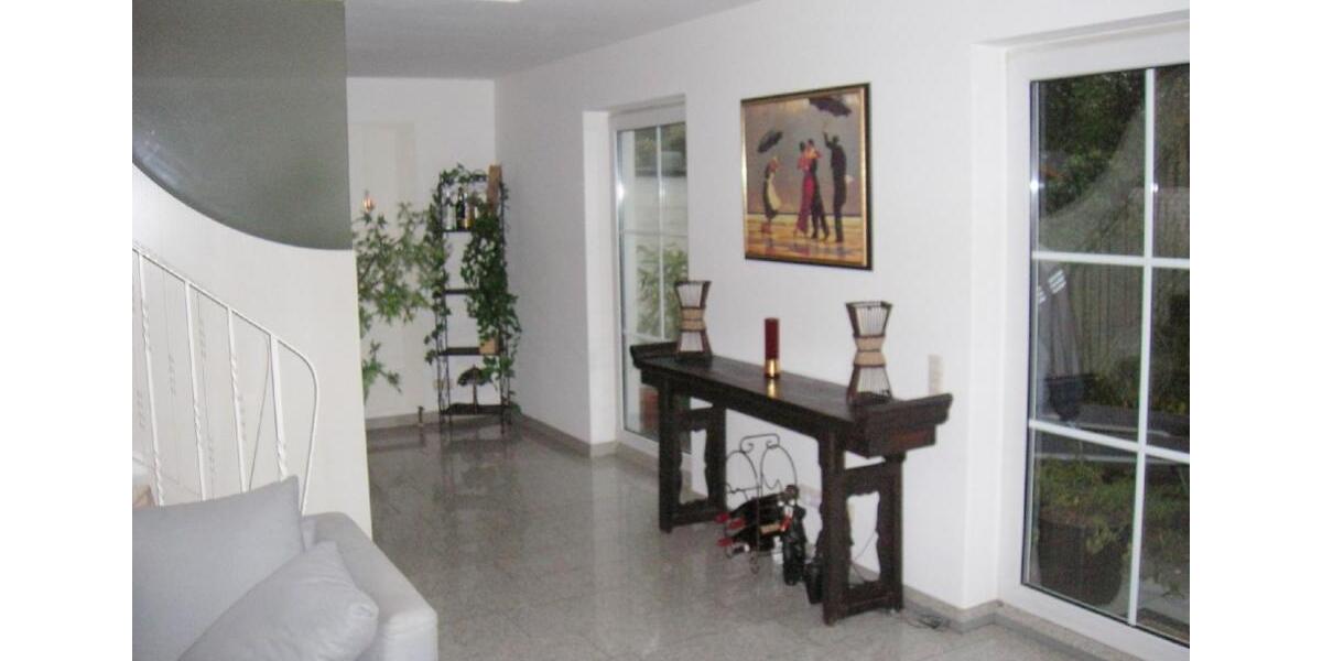 Mehr als nur vier Wände: Wohnen auf zwei Ebenen mit Terrasse und Garten! 3.5 zimmer