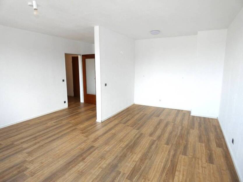 Helle City-Wohnung mit Balkon und modernem Bad - zentrale Lage