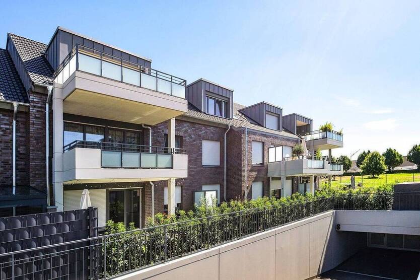 Große 3-Zimmer-Wohnung mit Südwest-Dachterrasse