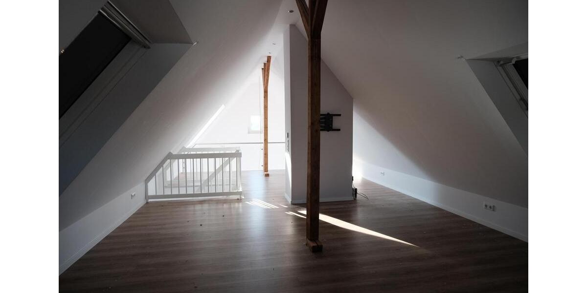 Dachgeschoßwohnung Duisburg Hochheide - 4 Zimmer, 120 m&sup2;, 1.150&euro; | Angebot:25640742